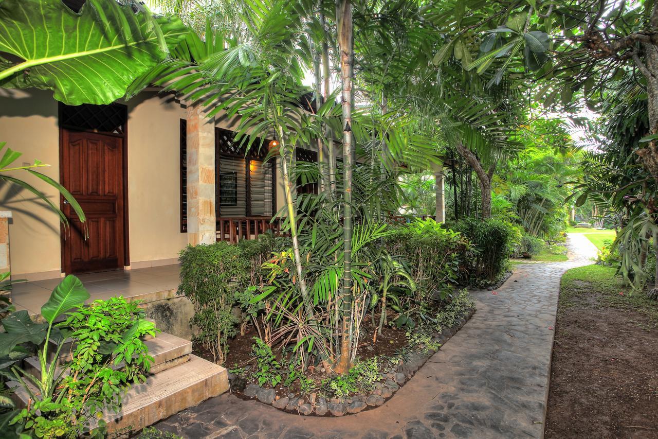 Raja Gardens Hotel Seminyak  Exterior photo